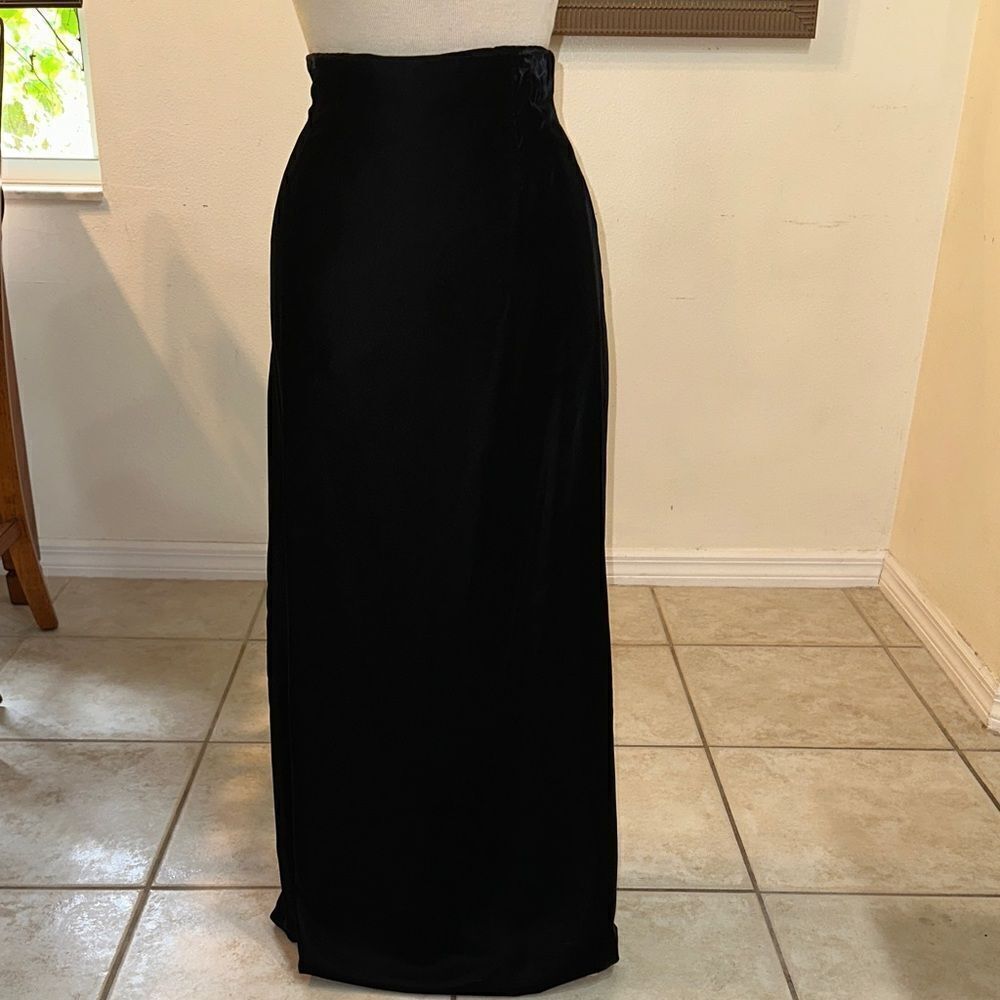 VIE by Victoria Royal Gorgeous Black Velvet Maxi Skirt Size 6